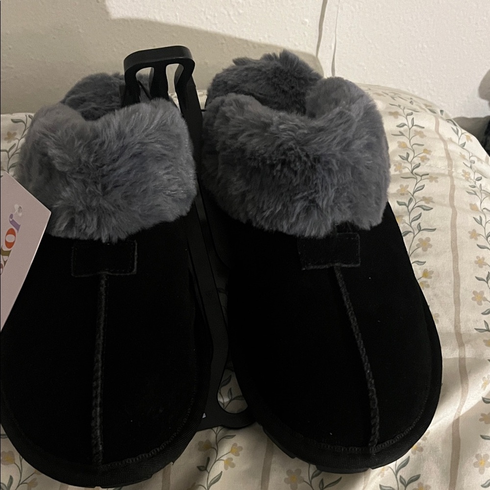 Cozy Black Slippers with Gray Fur Lining
